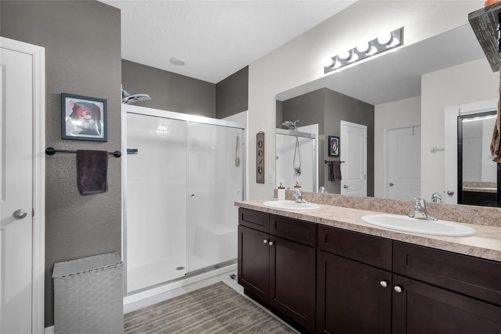 待售: $365,000 (4 贝兹, 2 浴室, 1827 平方英尺)