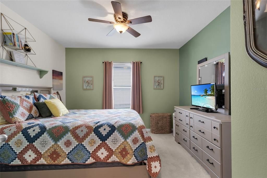 待售: $365,000 (4 贝兹, 2 浴室, 1827 平方英尺)