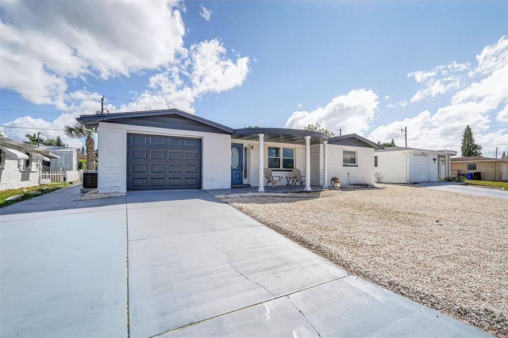 最近售出: $240,000 (2 贝兹, 1 浴室, 1008 平方英尺)