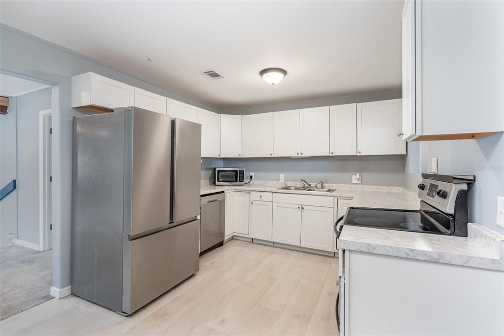 For Sale: $319,000 (3 beds, 2 baths, 1946 Square Feet)