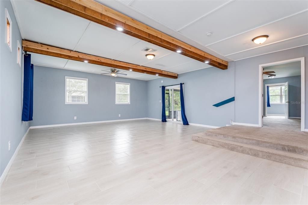 For Sale: $319,000 (3 beds, 2 baths, 1946 Square Feet)