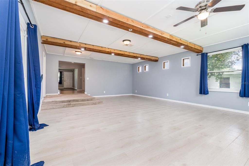 For Sale: $319,000 (3 beds, 2 baths, 1946 Square Feet)