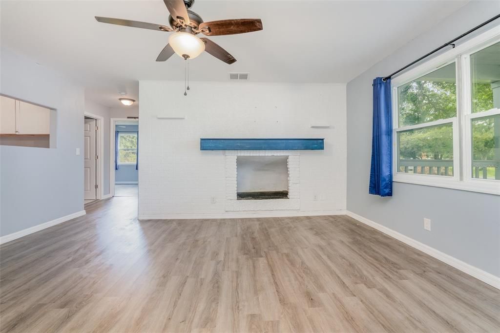 For Sale: $319,000 (3 beds, 2 baths, 1946 Square Feet)