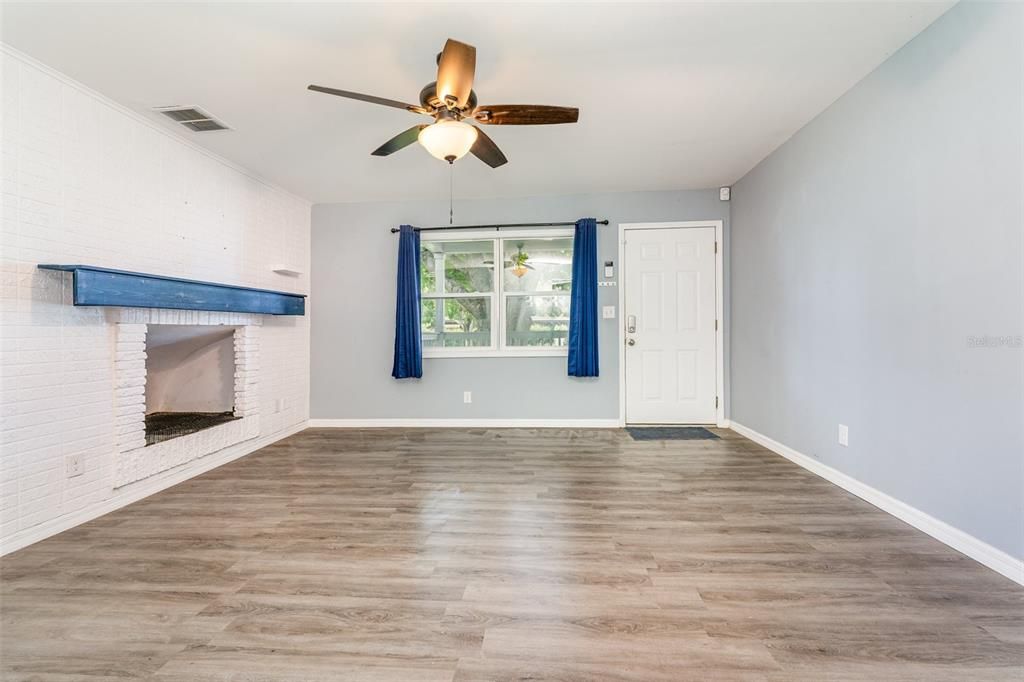 For Sale: $319,000 (3 beds, 2 baths, 1946 Square Feet)