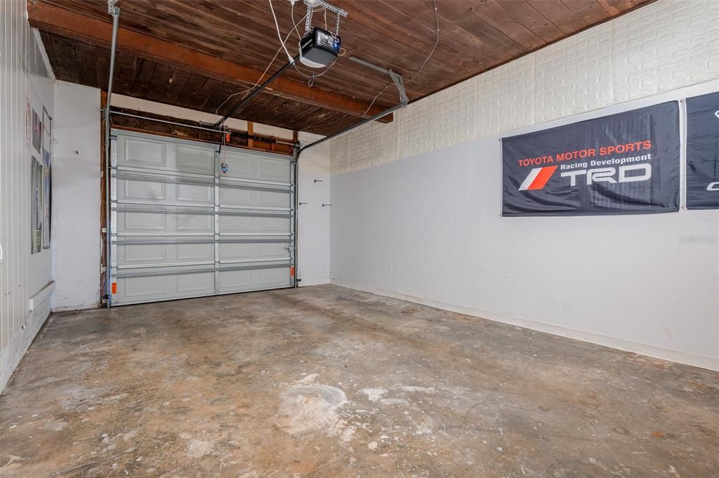 For Sale: $319,000 (3 beds, 2 baths, 1946 Square Feet)