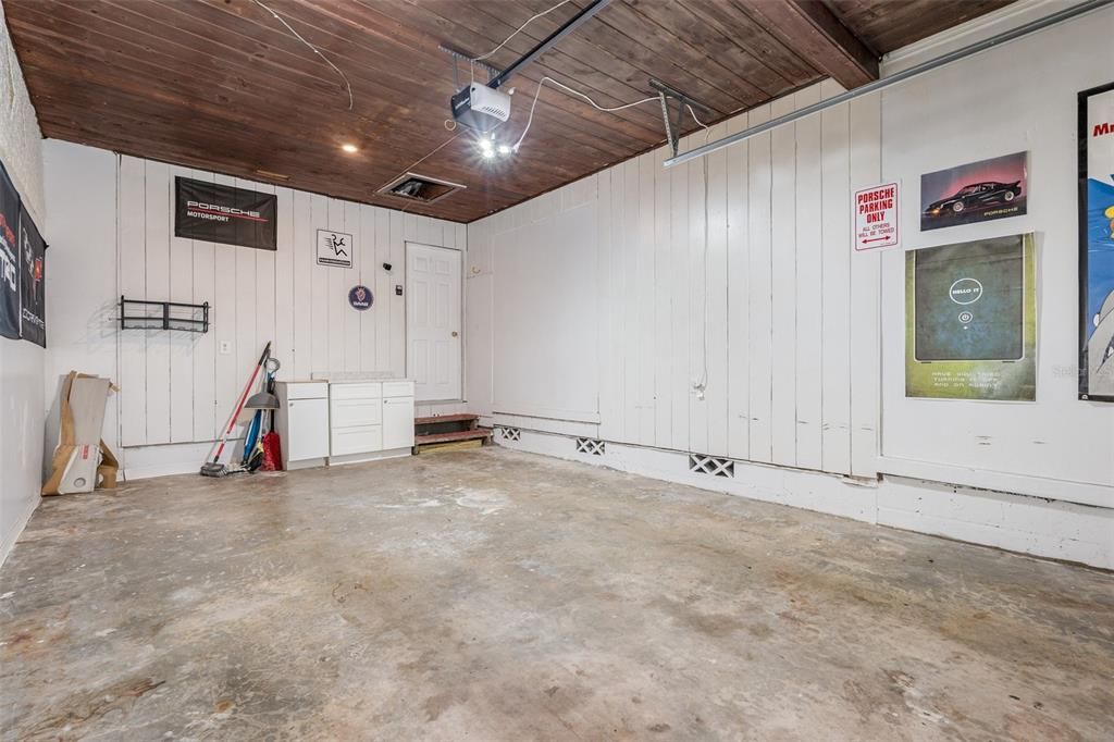 For Sale: $319,000 (3 beds, 2 baths, 1946 Square Feet)