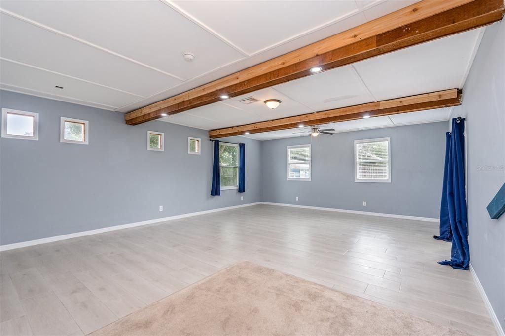 For Sale: $319,000 (3 beds, 2 baths, 1946 Square Feet)