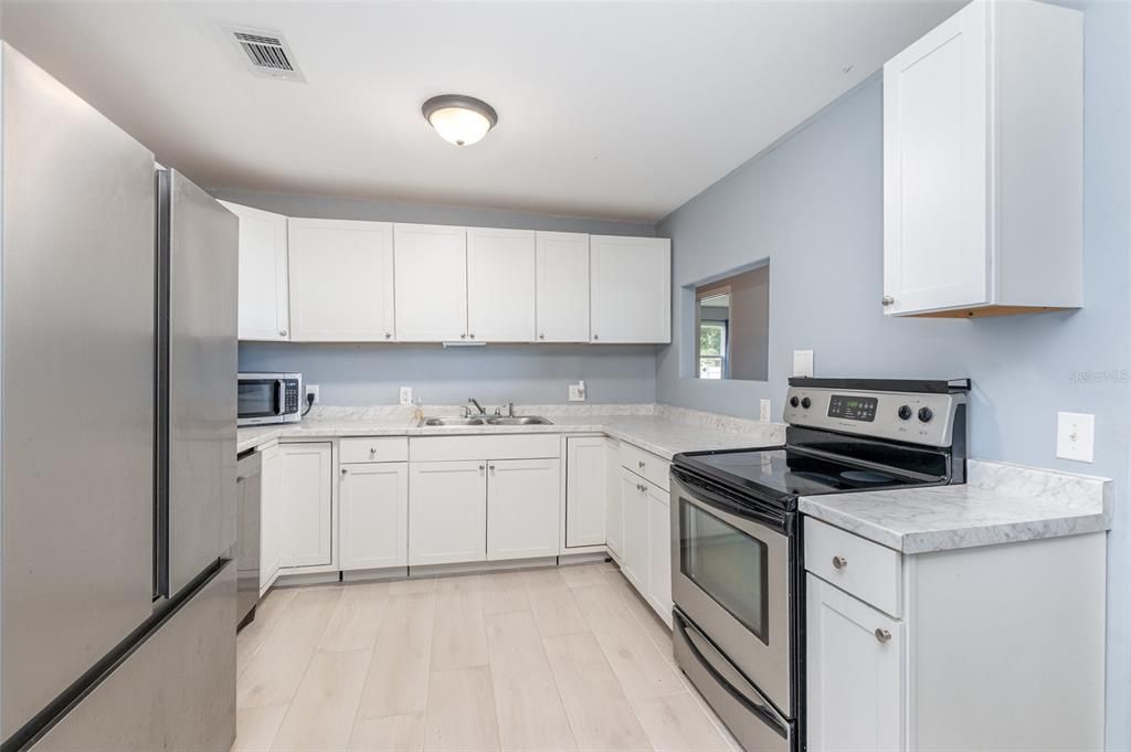 For Sale: $319,000 (3 beds, 2 baths, 1946 Square Feet)