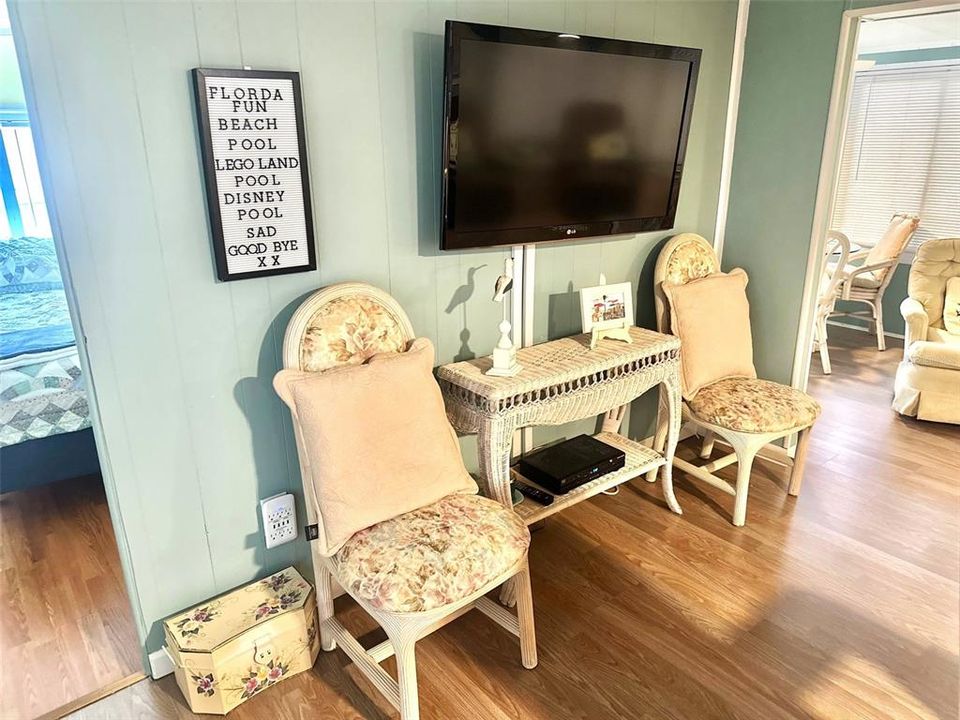 待售: $124,900 (2 贝兹, 2 浴室, 952 平方英尺)