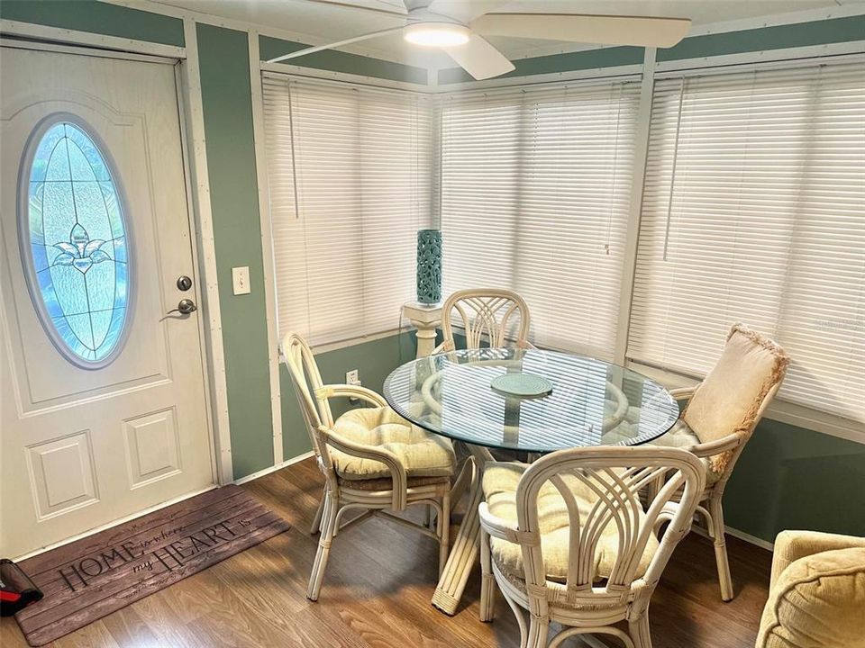 待售: $124,900 (2 贝兹, 2 浴室, 952 平方英尺)