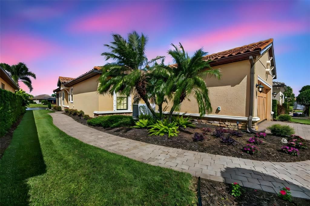 Active With Contract: $520,000 (2 beds, 2 baths, 1700 Square Feet)