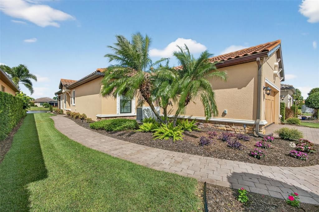 Active With Contract: $520,000 (2 beds, 2 baths, 1700 Square Feet)