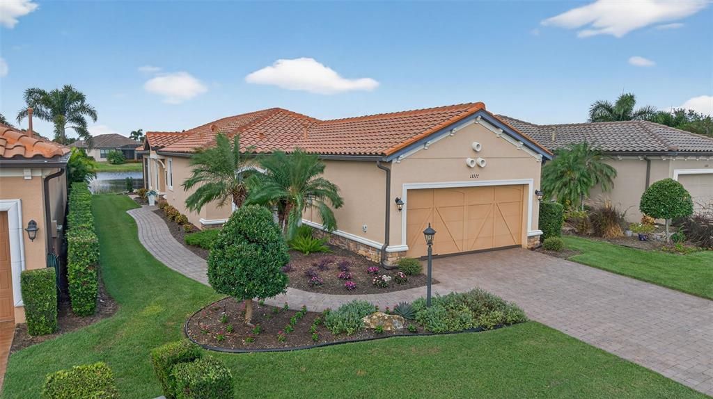 Active With Contract: $520,000 (2 beds, 2 baths, 1700 Square Feet)