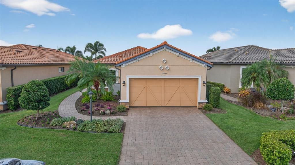 Active With Contract: $520,000 (2 beds, 2 baths, 1700 Square Feet)