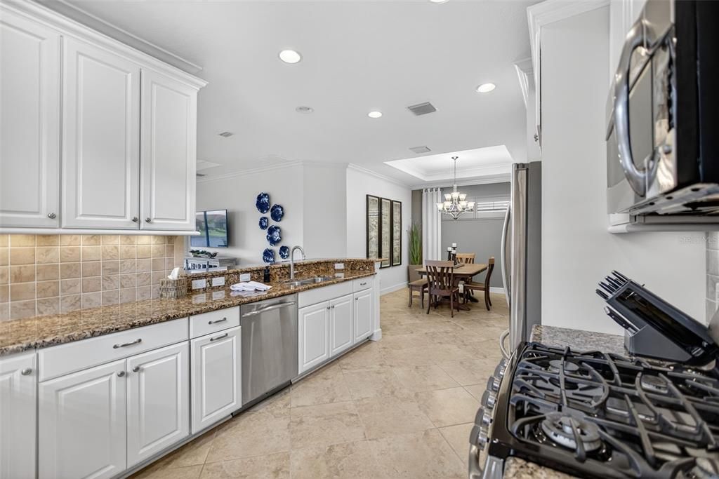 Active With Contract: $520,000 (2 beds, 2 baths, 1700 Square Feet)