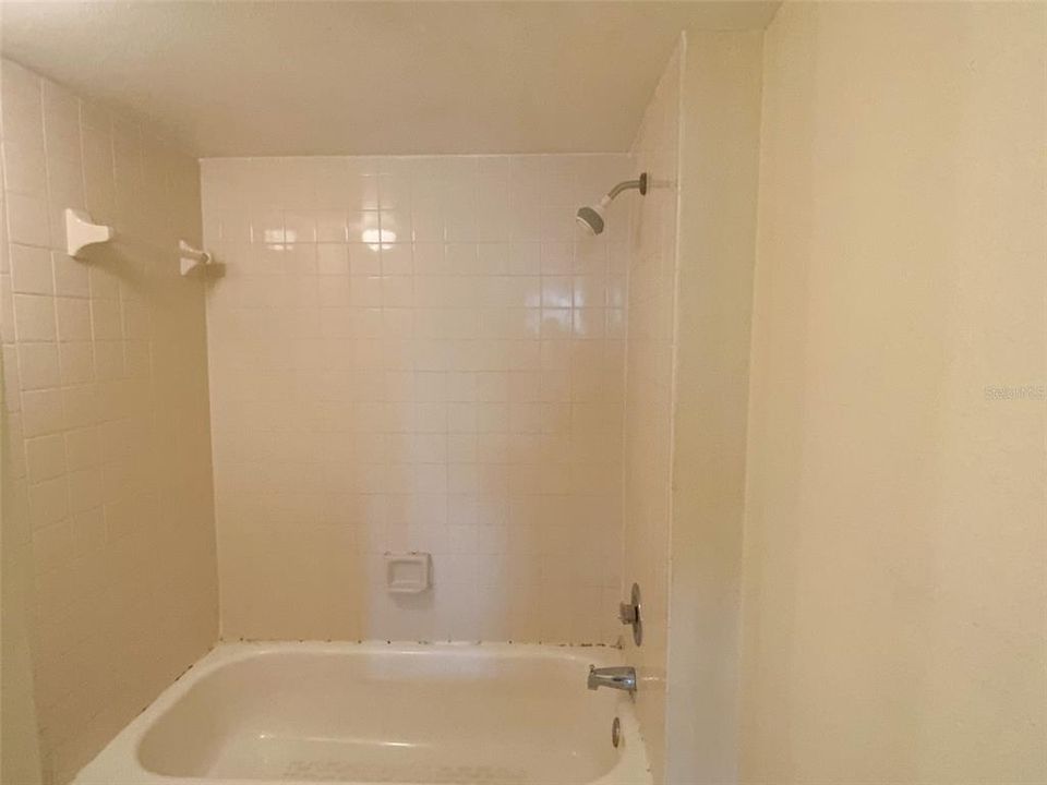 合同活跃: $1,500 (2 贝兹, 2 浴室, 1035 平方英尺)