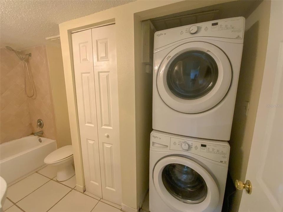 合同活跃: $1,500 (2 贝兹, 2 浴室, 1035 平方英尺)