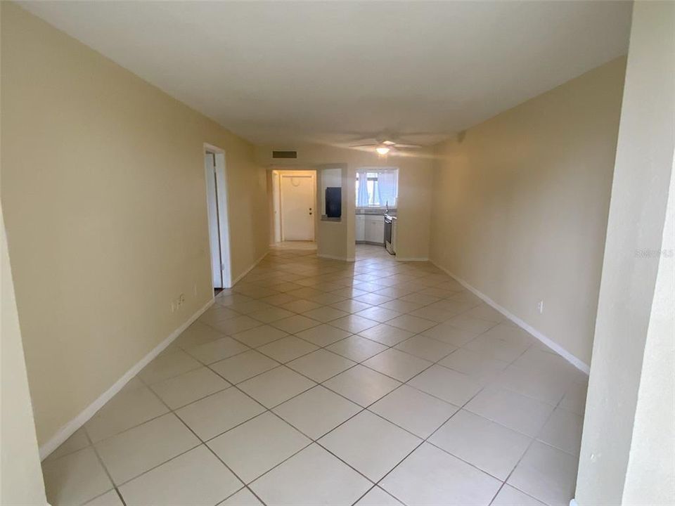 合同活跃: $1,500 (2 贝兹, 2 浴室, 1035 平方英尺)