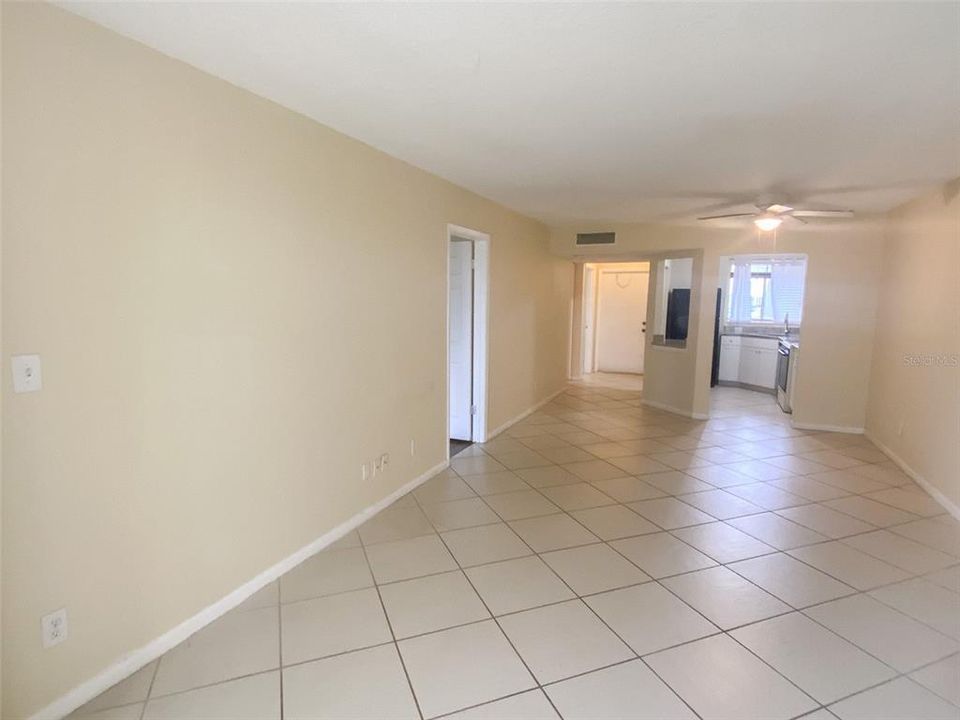 合同活跃: $1,500 (2 贝兹, 2 浴室, 1035 平方英尺)