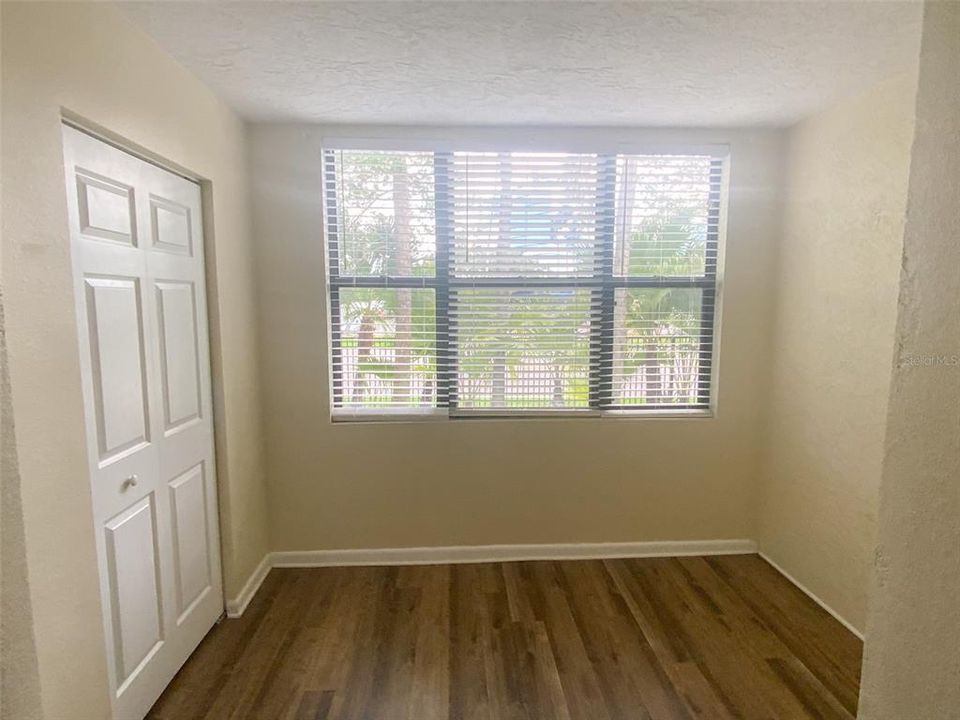 合同活跃: $1,500 (2 贝兹, 2 浴室, 1035 平方英尺)