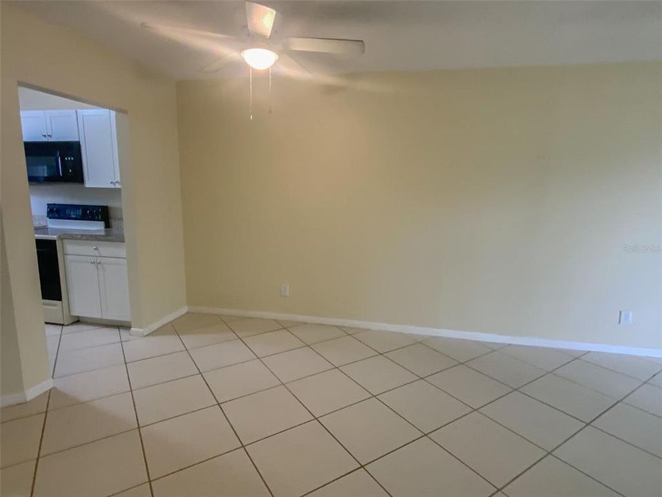 合同活跃: $1,500 (2 贝兹, 2 浴室, 1035 平方英尺)