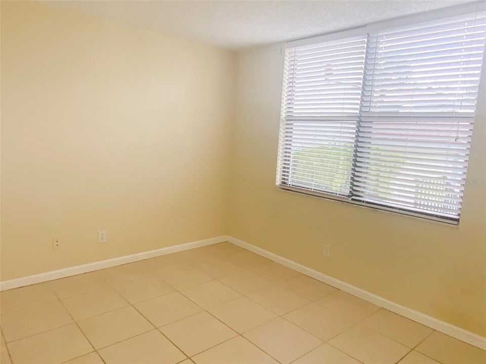 合同活跃: $1,500 (2 贝兹, 2 浴室, 1035 平方英尺)