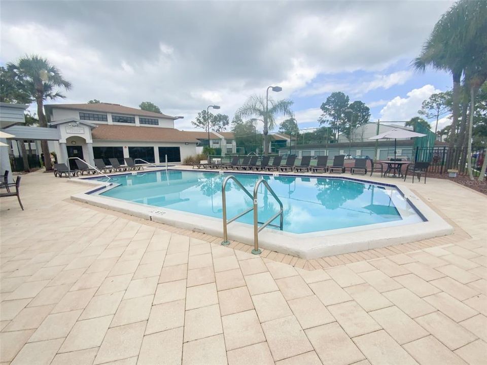 合同活跃: $1,500 (2 贝兹, 2 浴室, 1035 平方英尺)