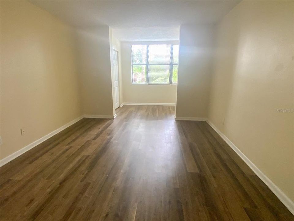 合同活跃: $1,500 (2 贝兹, 2 浴室, 1035 平方英尺)