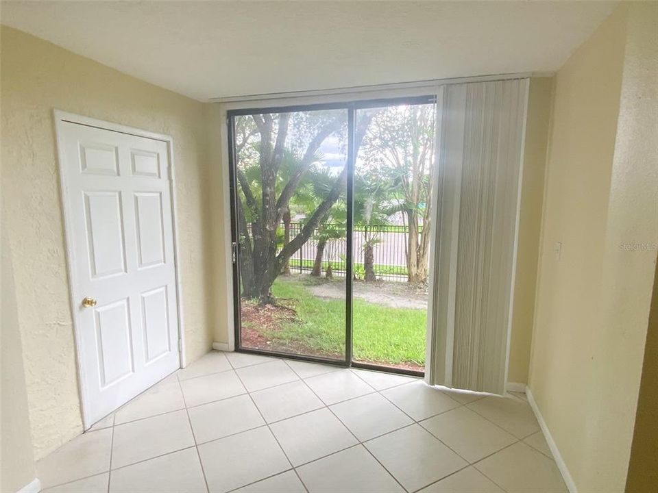 合同活跃: $1,500 (2 贝兹, 2 浴室, 1035 平方英尺)