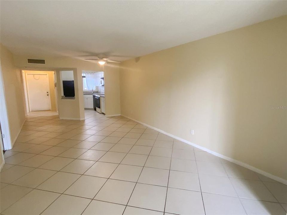 合同活跃: $1,500 (2 贝兹, 2 浴室, 1035 平方英尺)