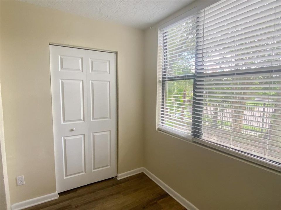 合同活跃: $1,500 (2 贝兹, 2 浴室, 1035 平方英尺)