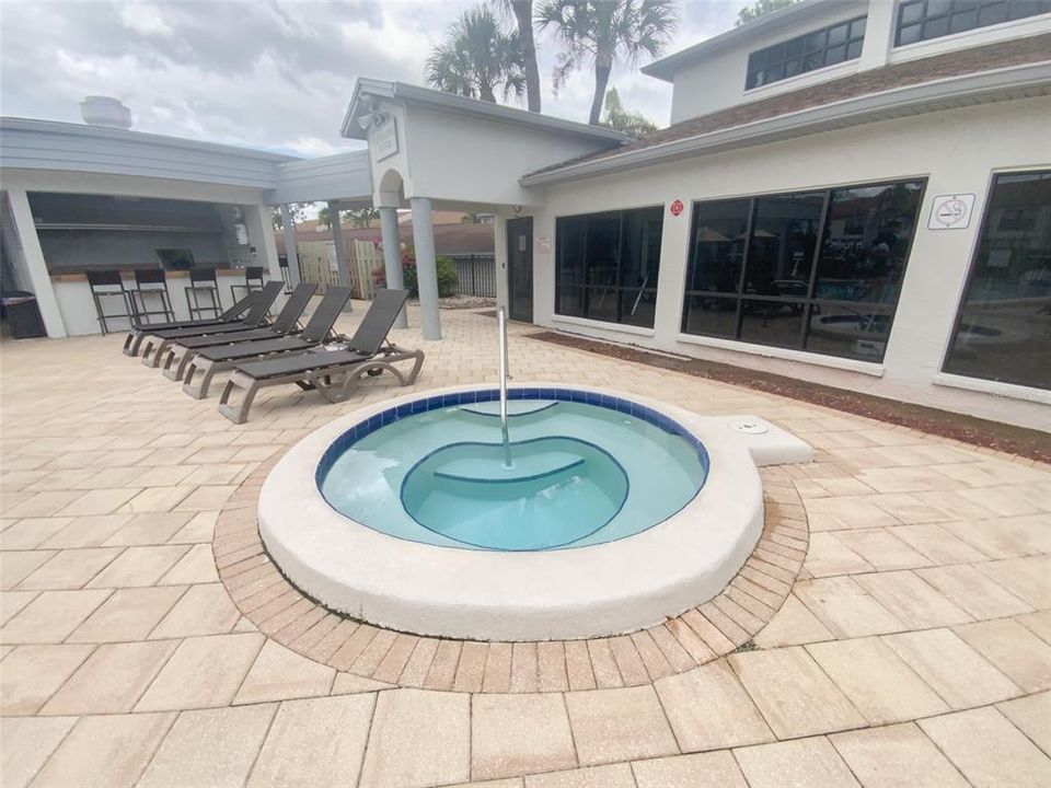 合同活跃: $1,500 (2 贝兹, 2 浴室, 1035 平方英尺)