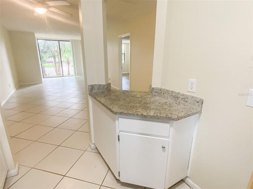 合同活跃: $1,500 (2 贝兹, 2 浴室, 1035 平方英尺)