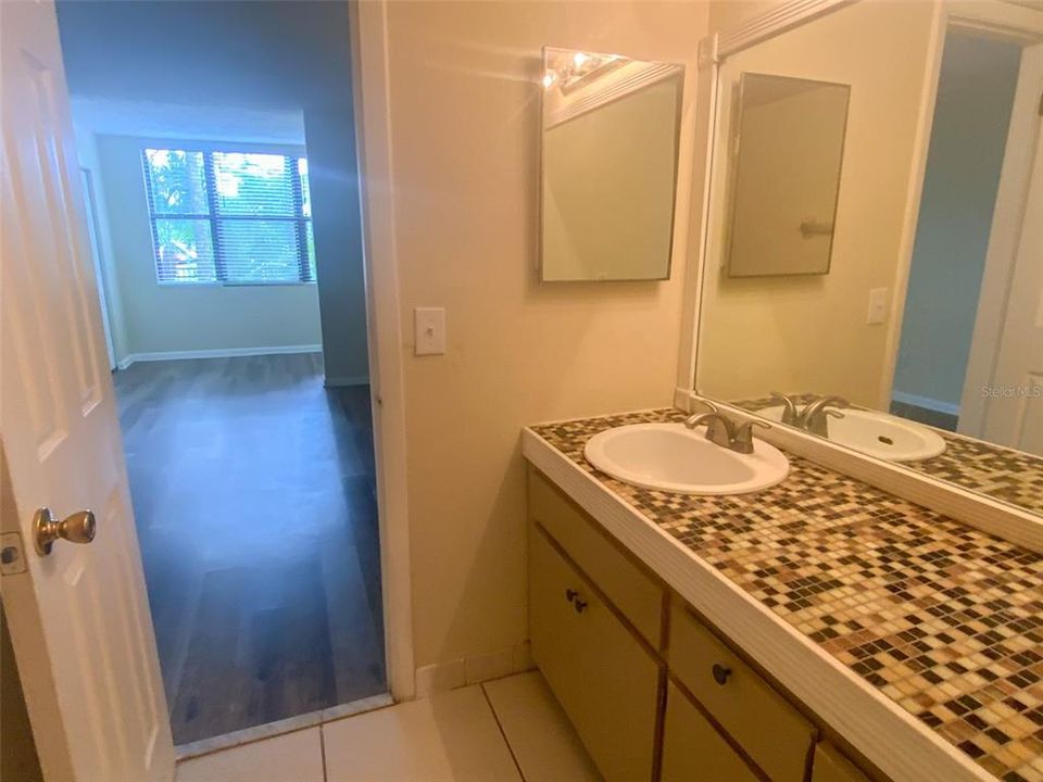 合同活跃: $1,500 (2 贝兹, 2 浴室, 1035 平方英尺)