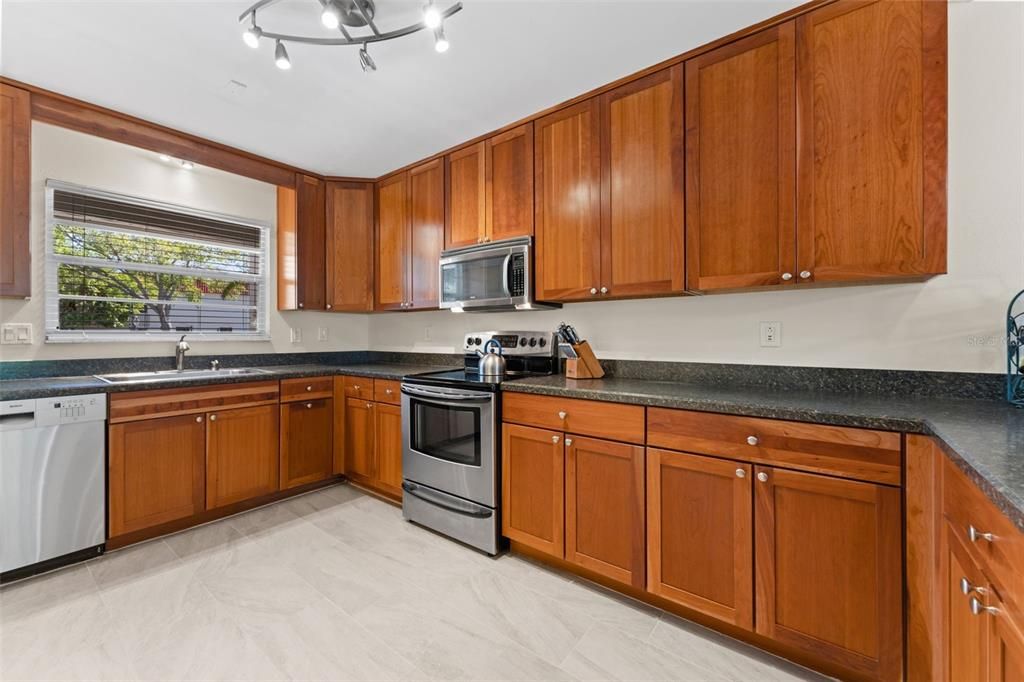 For Sale: $350,000 (3 beds, 2 baths, 1630 Square Feet)