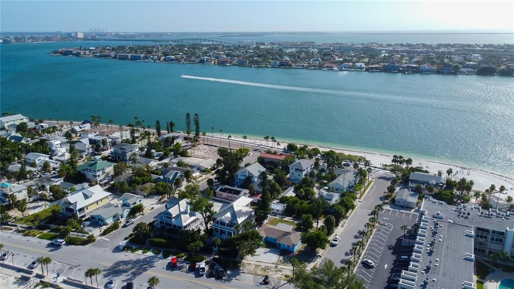 En Venta: $1,890,000 (6 camas, 5 baños, 2790 Pies cuadrados)