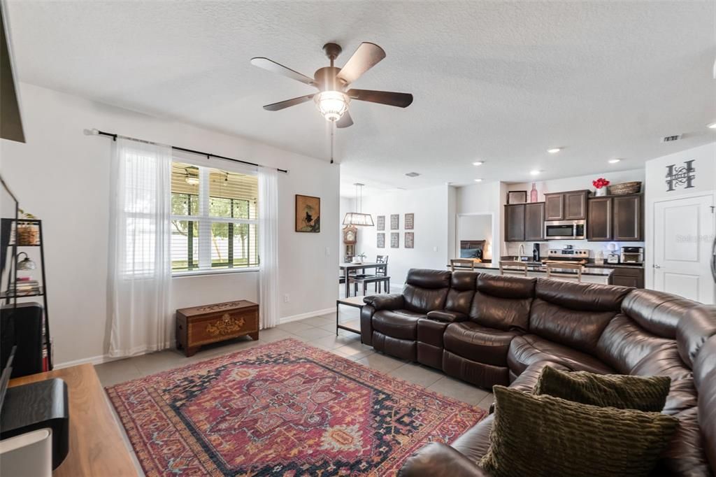 На продажу: $324,900 (3 спален, 2 ванн, 1710 Квадратных фут)