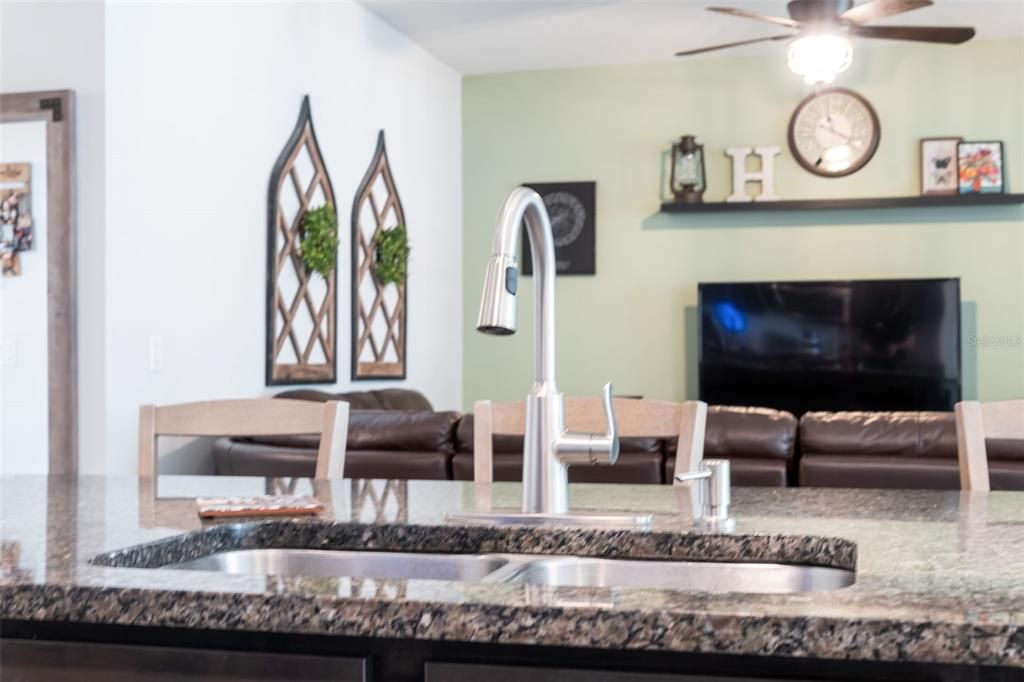 На продажу: $324,900 (3 спален, 2 ванн, 1710 Квадратных фут)