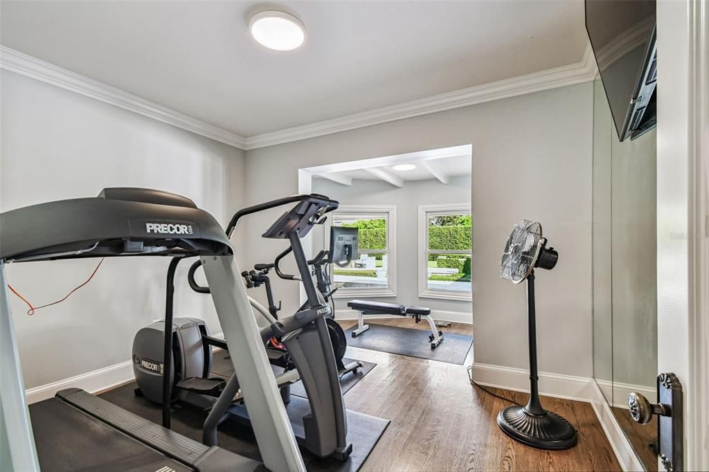 合同活跃: $5,499,000 (5 贝兹, 6 浴室, 7906 平方英尺)