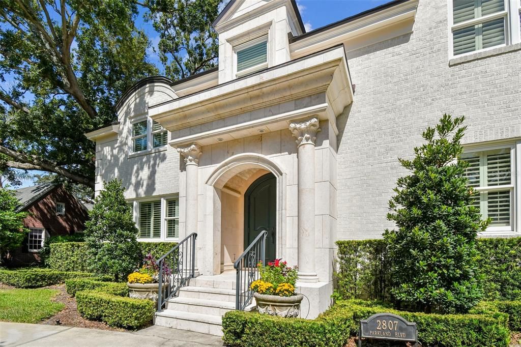 合同活跃: $5,499,000 (5 贝兹, 6 浴室, 7906 平方英尺)