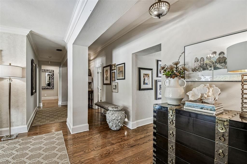 合同活跃: $5,499,000 (5 贝兹, 6 浴室, 7906 平方英尺)