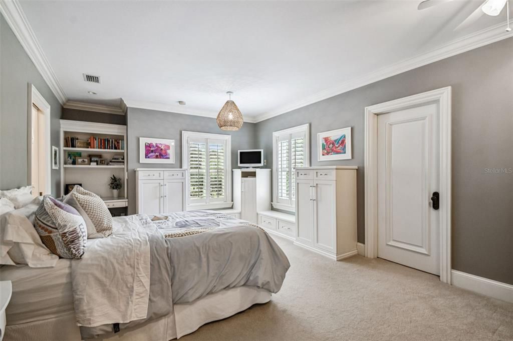 合同活跃: $5,499,000 (5 贝兹, 6 浴室, 7906 平方英尺)