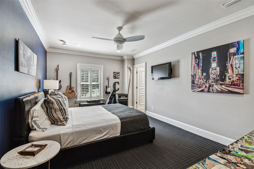 合同活跃: $5,499,000 (5 贝兹, 6 浴室, 7906 平方英尺)