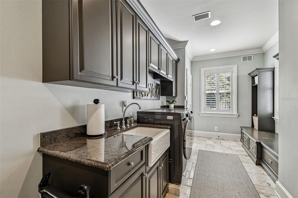 合同活跃: $5,499,000 (5 贝兹, 6 浴室, 7906 平方英尺)