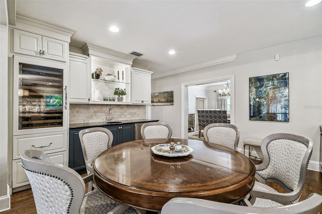 合同活跃: $5,499,000 (5 贝兹, 6 浴室, 7906 平方英尺)