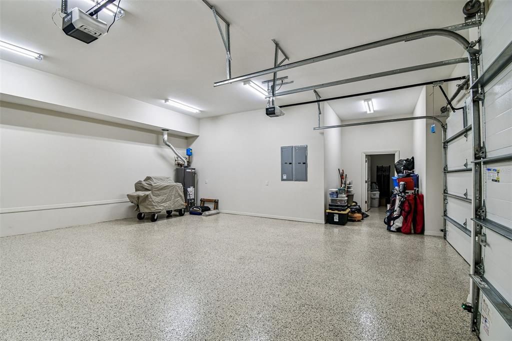 合同活跃: $5,499,000 (5 贝兹, 6 浴室, 7906 平方英尺)