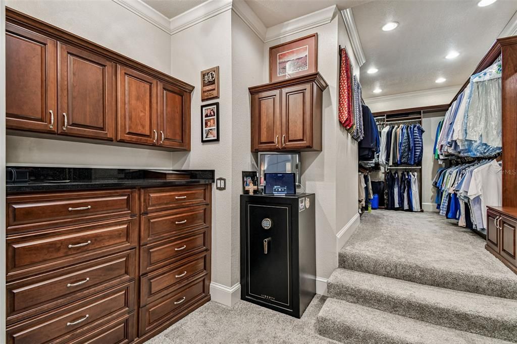 合同活跃: $5,499,000 (5 贝兹, 6 浴室, 7906 平方英尺)