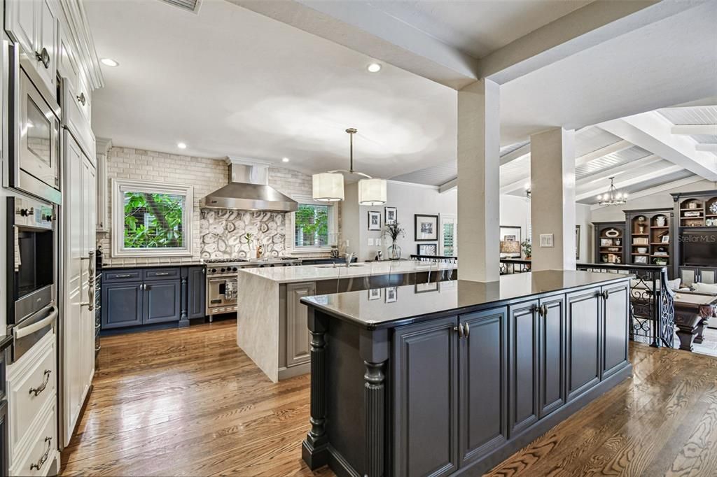 合同活跃: $5,499,000 (5 贝兹, 6 浴室, 7906 平方英尺)