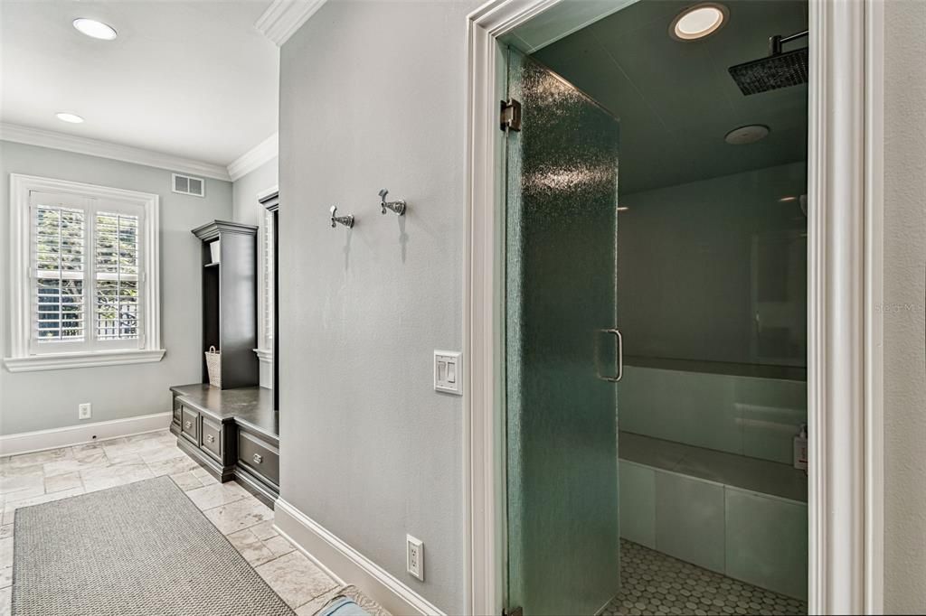 合同活跃: $5,499,000 (5 贝兹, 6 浴室, 7906 平方英尺)