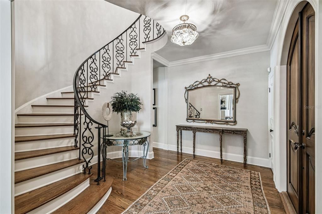 合同活跃: $5,499,000 (5 贝兹, 6 浴室, 7906 平方英尺)